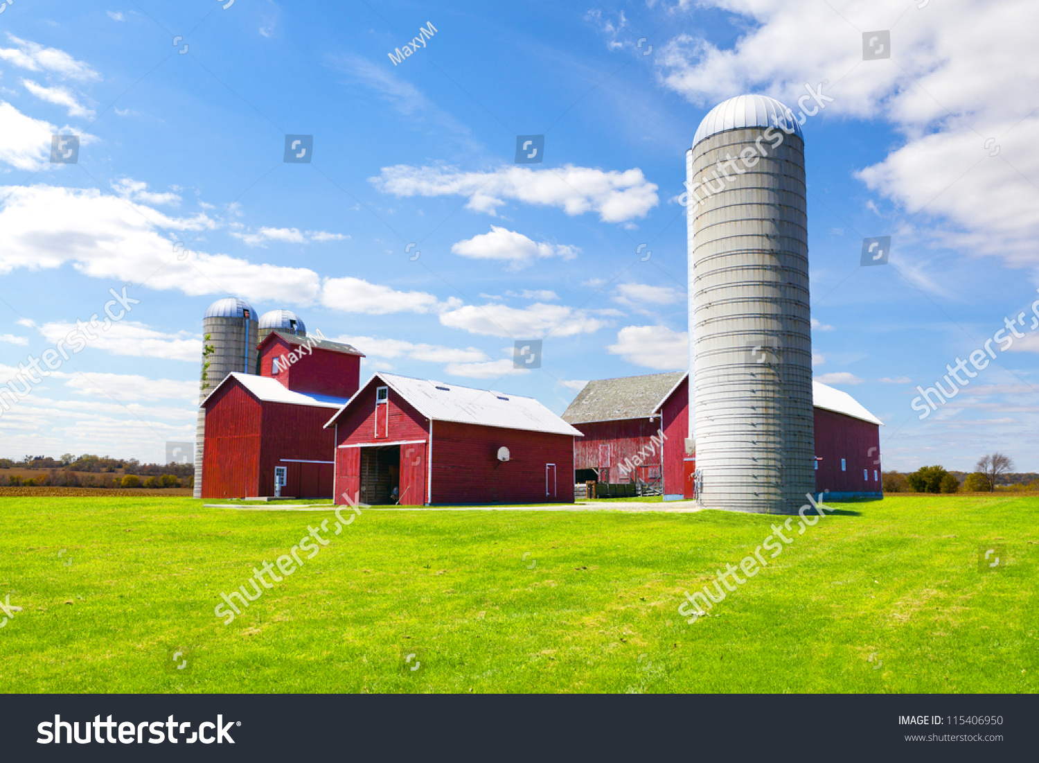 stock-photo-american-countryside-red-farm-with-blue-sky-115406950 Bauernhof eines Kunden
